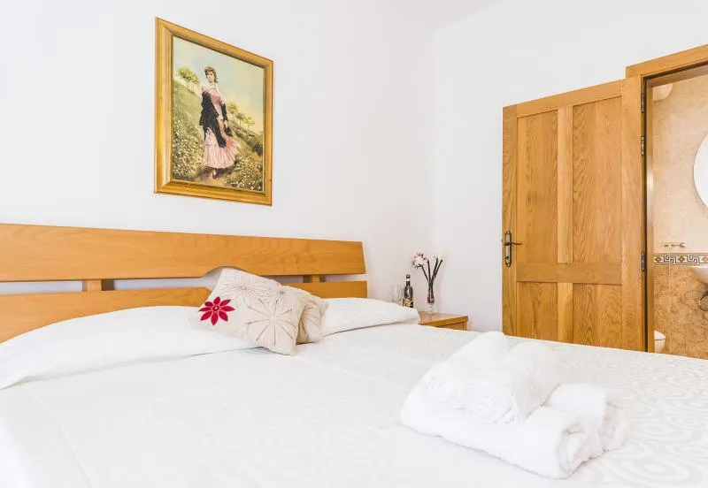 Business 3 image HOLIDAYS IN MALTA MARBLE ARCH HOME